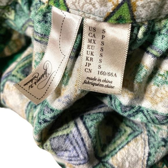 Forever 21 Boutique Green Mosaic Print Mini Skirt Sz Small Pockets Button Down - Picture 5 of 7